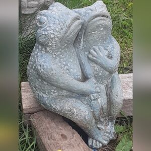 Adorable Vintage Cement Frog Couple Yard Decor